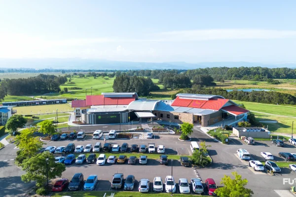 Drone image of Worrigee Sports Club front-on above the care park with a view of the club in front of the golf course on a sunny day